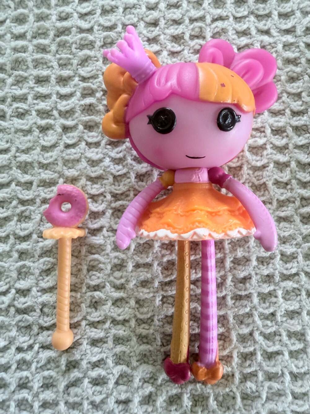 MGA Entertainment Lala-Oopsies Mini Princess Nutmeg Doll with Staff